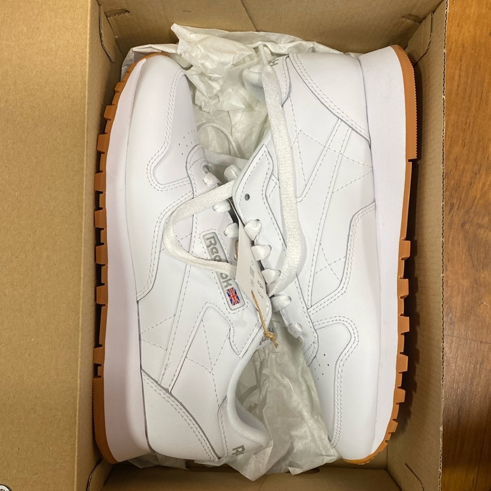 Reebok Classic Leather W6 BNIB + free gift (while supplies last!)